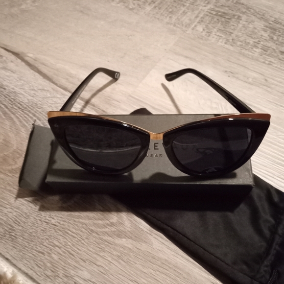 The Juliet black sunglasses by Jamie Foxx new collection - Picture 5 of 6
